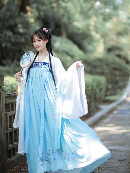 汉服花饰成人女全套视频,古典韵味，优雅再现